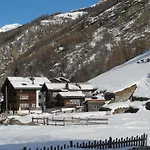 Antigua Saas-Grund