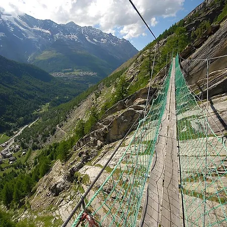 Antigua Saas-Grund